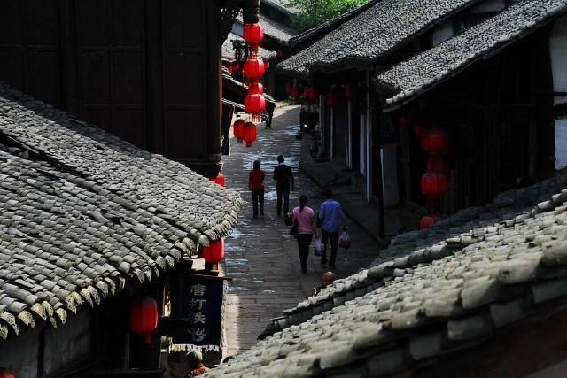 湖北女孩从滑翔伞上坠落身亡，谁来为她的死担责？